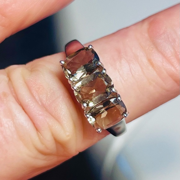8 size Sterling SilverSmokey/Champagne colored three stone Ring